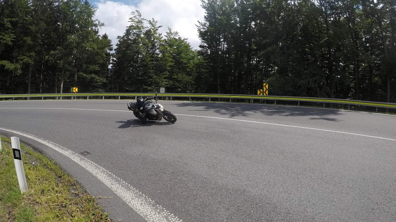 NAJLEPSZE WINKLE W CZECHACH DROGA 44 GSR600 vs Yamaha r6