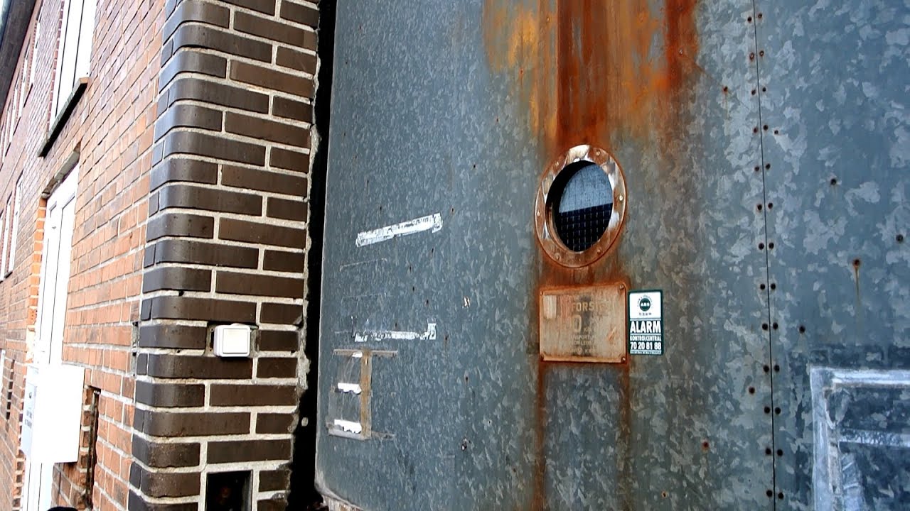 R.I.P! 1957 Fischer & Ravn traction freight elevator with vertical doors @ Hørkær 7, Herlev, Denmark