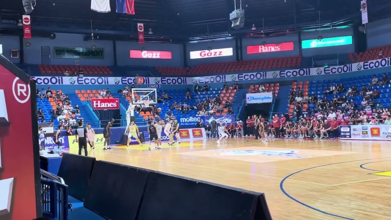 Terrence Fortea's Ball Handling Wizardry Ends in Jaw-Dropping No-Look Pass for Effortless Basket