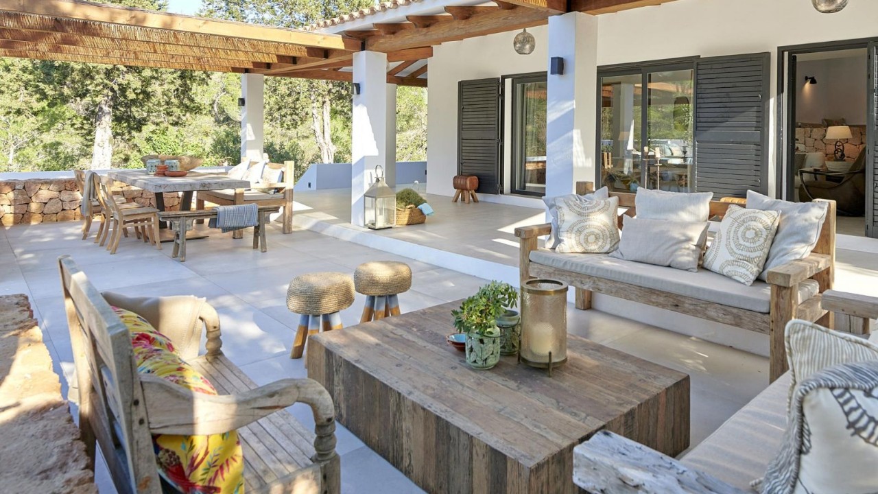 CASA RÚSTICA MODERNA com VARANDA DECORADA E PISCINA!