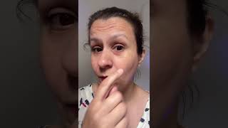 To fly under the radar - a incerca sa treci neobservat. Stiai aceasta expresie in engleza?