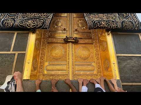 ما مد لخير الخلق يدا أحد إلا وبه سعدا فلذاك مددت إليه يدي وبذلك كنت من السعدا