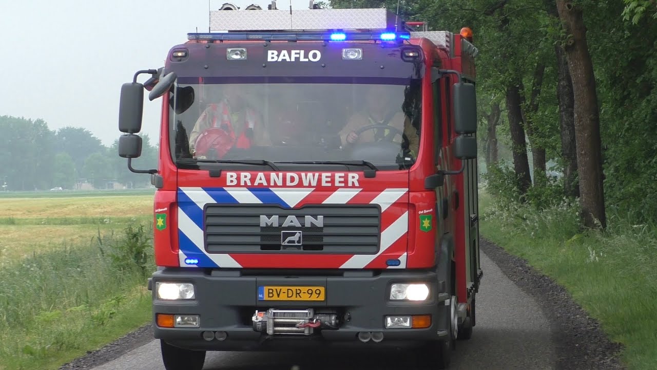 {Brandende rem} Brandweer Baflo en Groningen met spoed naar een zeer grote brand in Uithuizermeeden