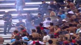 Torcida Jovem do Flamengo destruindo São Januário