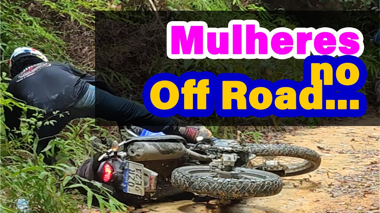 Trilha off road com motos de asfalto.