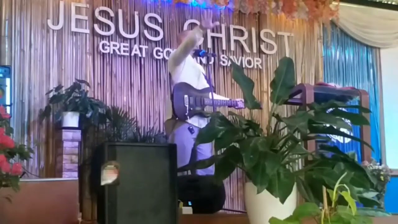 Pastor Henry Pestaño preaching