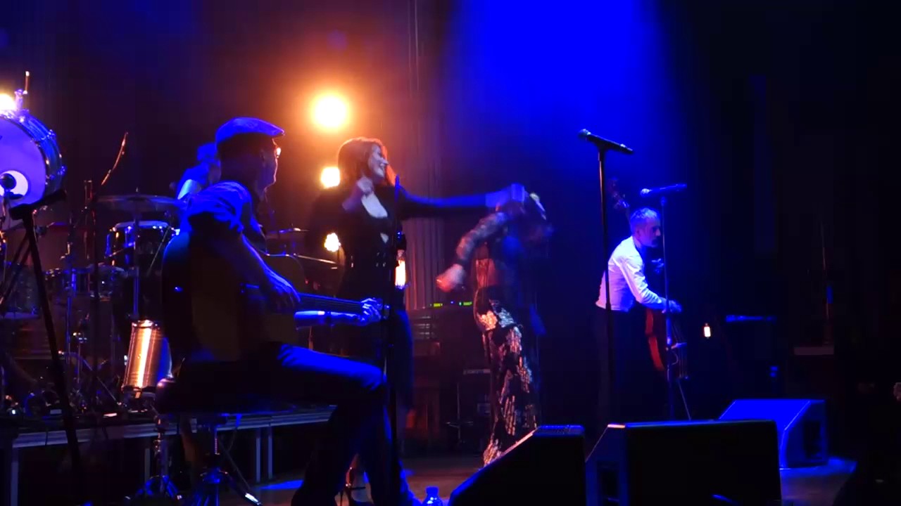Nouvelle Vague - Dancing with myself @ Nalen, Stockholm 2016 - YouTube