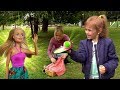 Кукла Барби и Пикник в парке - Дети и Родители на природе.