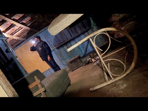 THERE'S A DEVIL IN THIS HOUSE 😱 we went to the haunted house at night