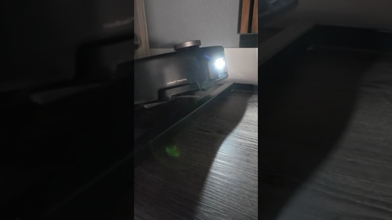 Dit is eng! 😮 Een robotstofzuiger die kan klimmen! - #shorts