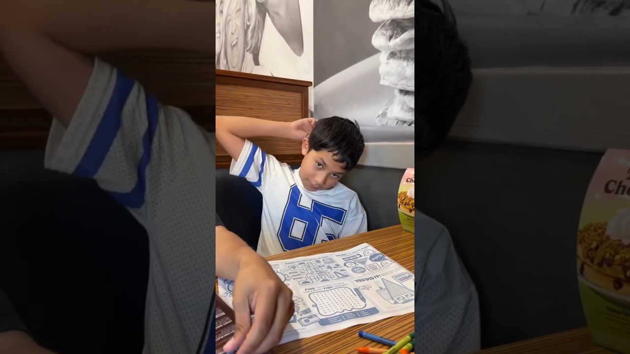 Nathan no le gustaquitarse elcabello y Eli ledice que es pa quese mire más guapoel dice que así