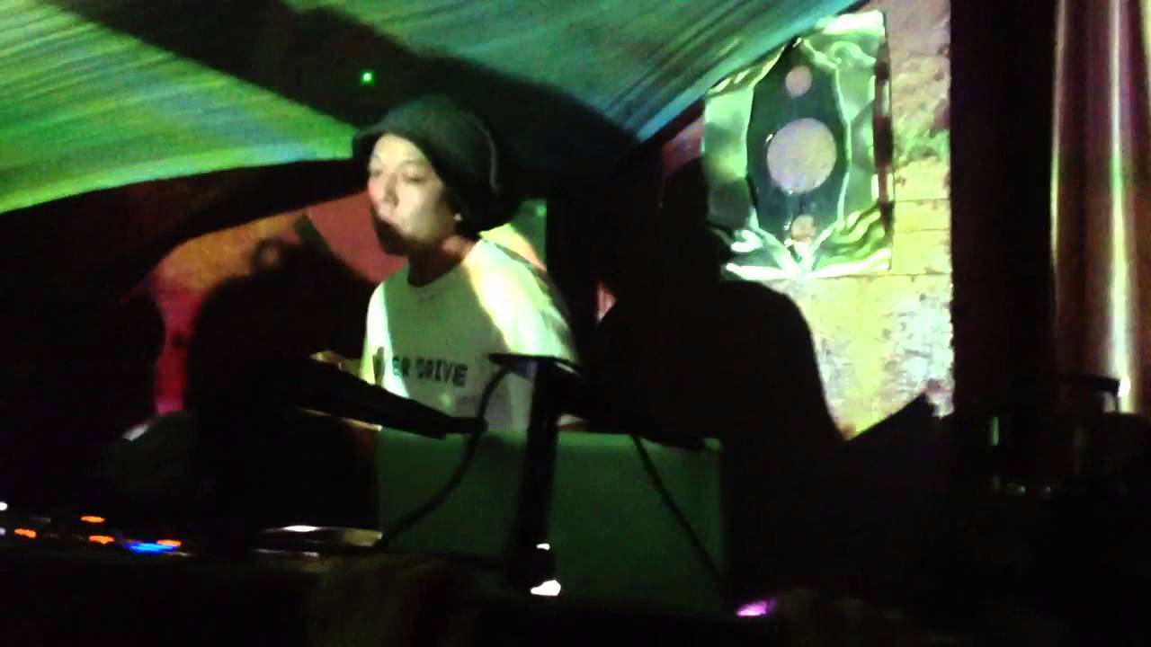 VIVID LOOP LIVE@NUTEK LABEL PARTY