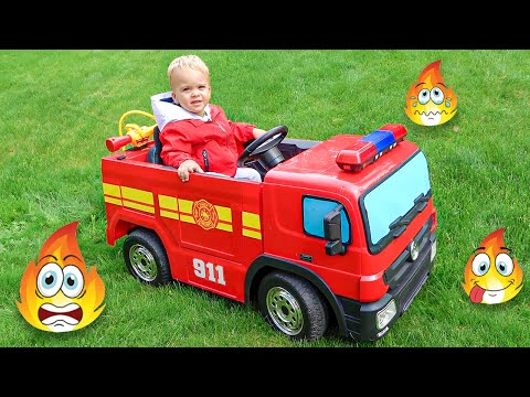 Vlad giả vờ chơi câu chuyện đồ chơi Fireman cho trẻ em