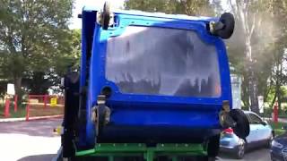 Washing an 1100 litre roll-top commercial bin