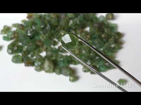 納米比亞 · 綠色火光｜Demantoid 翠榴石