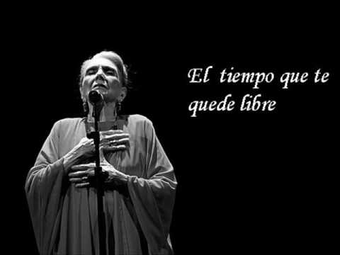 El tiempo que te quede libre si te es posible, dedÃ­calo a mÃ­. A cambio de mi vida entera o lo que me queda y que te ofrezco yo. Atiende preferentemente a toda esa gente que te pide amor. Pero el tiempo que te quede libre si te es posible dedÃ­calo a mÃ­. El tiempo que te quede libre si te es posible dedÃ­calo a mi. No importa que sean dos minutos o si es uno solo yo serÃ© feliz; con tal de que vivamos juntos lo mejor de todo dedicado a mi. Y luego cuando te reclamen y otra vez te llamen volverÃ© a decir: el tiempo que te quede libre si te es posible dedÃ­calo a mi. El tiempo que te quede libre si te es posible dedÃ­calo a mi. No importa que sean dos minutos o si es uno solo yo serÃ© feliz; con tal de que vivamos juntos lo mejor de todo dedicado a mi. Y luego cuando te reclamen y otra vez te llamen volverÃ© a decir: el tiempo que te quede libre si te es posible dedÃ­calo a mi. El tiempo que te quede libre si te es posible dedÃ­calo a mi.