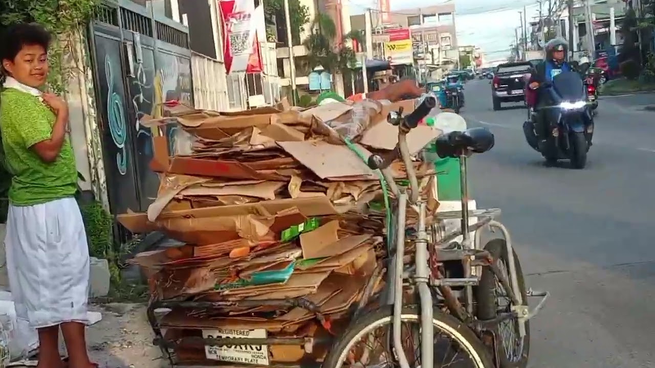 Isang lalaki na mumulot ng mga kalakal sa kalsada inabutan ng Triple A ng 5kg na bigas #charity 
