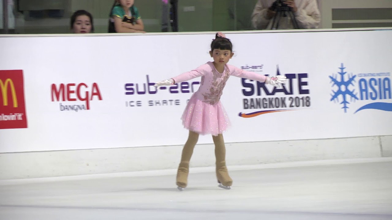 Itsakidearest Dancing keep on dancing iceskate - YouTube