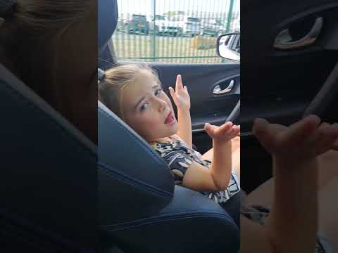 Clapping hands 👏 Dancing in the car