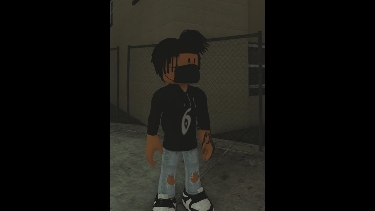 I was playing ROBLOX I got killed be a keyboy my mic did not record my ...