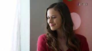 Oteckovia - Alica Len Pozerá Linda S Tomášom Si Pred Ňou Zaľúbene Hrkútajú