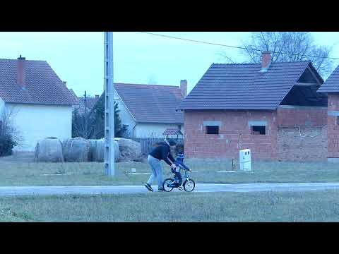 Levi biciklizni tanul