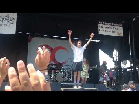 Watsky “Tiny Glowing Screens Pt 3” live at Warped Tour Pomona 2017