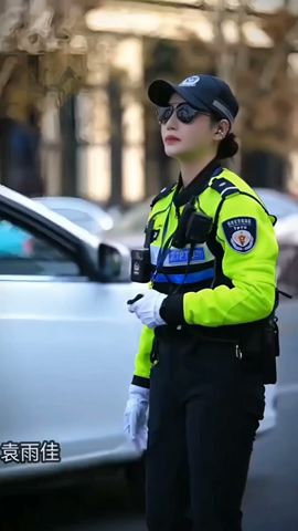 杭州。袁雨佳 - 交通警察  - Hangzhou. Yuan Yujia-Traffic Police 🚥#shorts #袁雨佳 #亚洲人#亚洲美女#亚洲女孩#中国#police #short