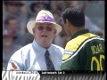 Waqar Younis vs Andrew Symonds: Epic Beamer Battle