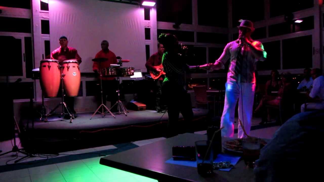 Colgando en tus manos - Versión Cubana!!! HD - YouTube