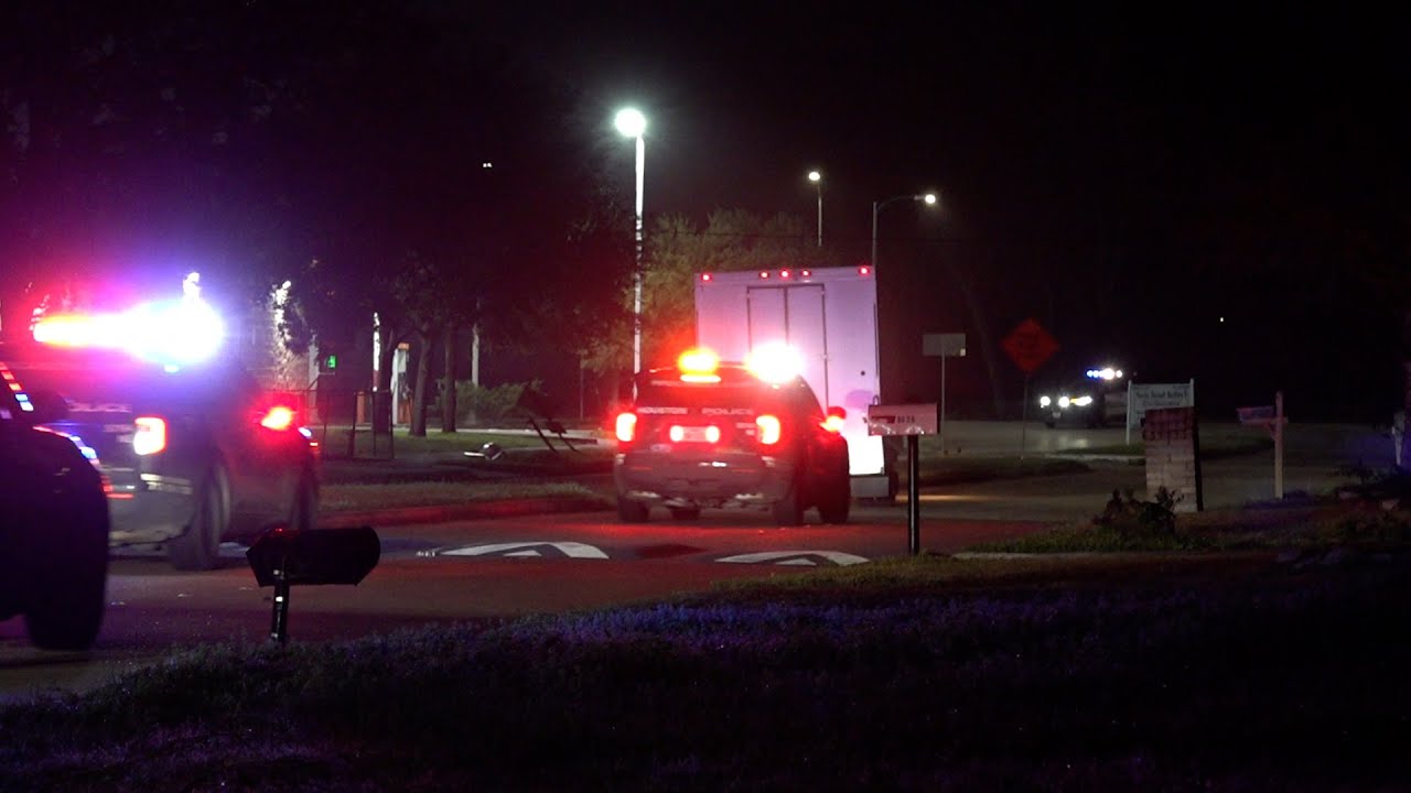 Stolen box truck pursuit ends with suspect apprehended in Houston - YouTube