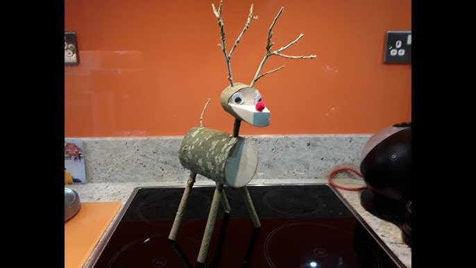 How to make a wooden reindeer from logs