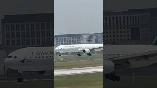 캐세이퍼시픽 B777-300 인천공항 착륙