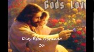 Dios Esta Obrando con Letras