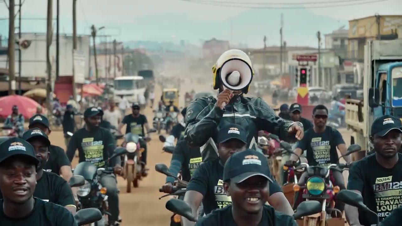 NOUVEAU BAJAJ BOXER 125 HD Ft ELKANE KARHA, KAMALA LEUSA, NENEL SHINE