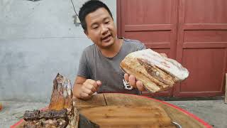 видео: Десятилетнее мясо с плесенью: каково оно на вкус и можно ли его есть? картинка: Десятилетнее мясо с плесенью: каково оно на вкус и можно ли его есть?