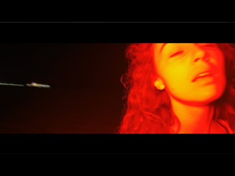 Zella Day - Radio Silence (Official Music Video)