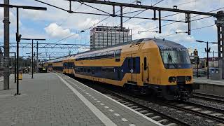 01-08-2026, Amsterdam Centraal: DDZ 7534 + DDZ 7527