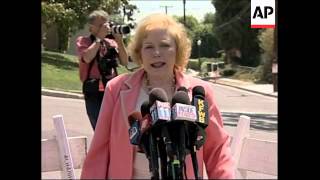 Jurors visit Phil Spector's house as part of the trial