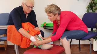 Lieskous zelf leren aantrekken - Hoe doe ik een lieskous aan? - Instructievideo