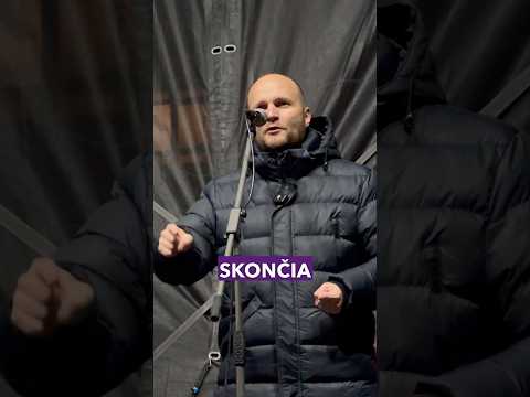 INFOVOJNA: "Jaroslav Naď na opozičnom m&iacute;tingu vyhl&aacute;sil, že keď sa dostane opoz&iacute;cia k moci, nastane &bdquo;hlbok&aacute; orba&ldquo; a prisľ&uacute;bil op&auml;tovn&eacute; zriadenie Lip&scaron;icovho &uacute;radu, obnovenie NAKA aj kriminaliz&aacute;ciu politick&yacute;ch oponentov, ktor&yacute;ch označil za mafiu!

Predseda militantno-extr&eacute;mistickej, rusof&oacute;bnej, proukrajinskej a probruselskej mimoparlamentnej strany Demokrati Jaroslav Naď na opozičnom m&iacute;tingu v Bratislave, ktor&yacute; sa uskutočnil v utorok 16. decembra 2025, vyst&uacute;pil s plamenn&yacute;m prejavom.
Predseda Demokratov Jaroslav Naď na proteste vyhl&aacute;sil, že keď sa dostane opoz&iacute;cia k moci, nastane &bdquo;hlbok&aacute; orba&ldquo;.

&bdquo;Prinesieme nasp&auml;ť v&scaron;etko, čo oni zničili &ndash; op&auml;tovne zavedieme &Uacute;rad &scaron;peci&aacute;lnej prokurat&uacute;ry, znova prinesieme N&aacute;rodn&uacute; krimin&aacute;lnu agent&uacute;ru a v&scaron;etci t&iacute;to mafi&aacute;ni skončia pred s&uacute;dom, kam patria,&ldquo; vyhl&aacute;sil.

Ľud&iacute; vyzval, aby sa spojili. &bdquo;Kedy, keď nie teraz, je potrebn&eacute; vyslať sign&aacute;l, že sme spoločne siln&iacute;? Poďme spoločne zhodiť Fica!&ldquo; vyhl&aacute;sil Naď, podľa ktor&eacute;ho sa premi&eacute;r boj&iacute;, a preto &uacute;toč&iacute; na opoz&iacute;ciu, mimovl&aacute;dky a spravodlivosť."

#slovensko #jaronad #demokrati #demokrati
