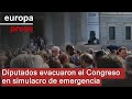 Los diputados desalojan el Palacio del Congreso en un simulacro de emergencia