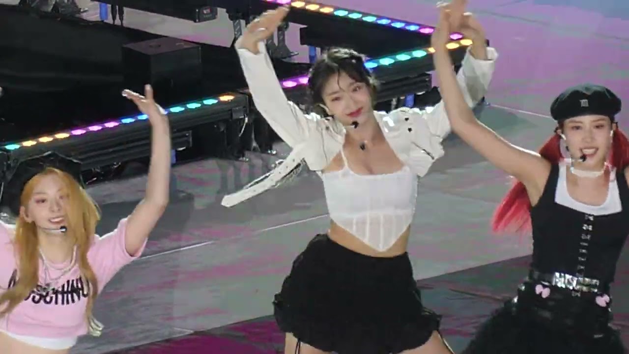 220618 화약 터지는 소리에 놀라는 스테이씨 수민 (STAYC SUMIN) 에이셉(ASAP) - 드림콘서트 by ODS