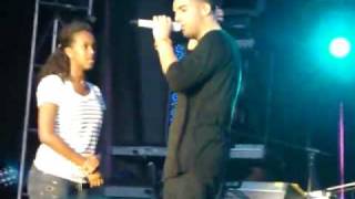 Drake Brings Girl On Stage To Kiss Then Rejects Her In Front Of 40 000 People