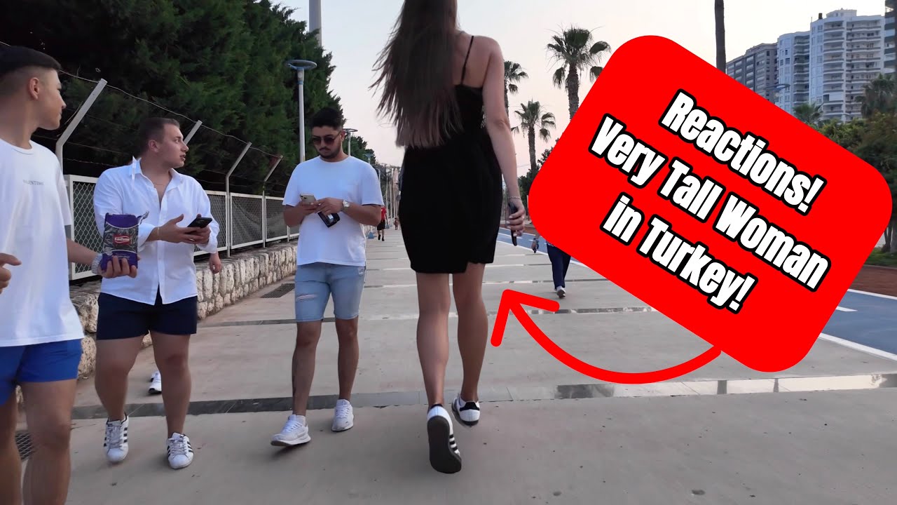 Reactions to an extremely tall woman in Türkiye!