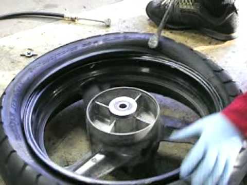 教科書的なバイクのタイヤ交換の方法 タイヤレバーのみで Motorcycle Tire Change On Hand Youtube