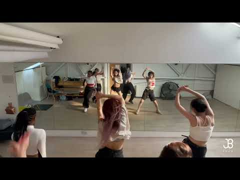 How To Twerk / MIYEON (미연), YUQI (우기) | Juju Bon Choreography