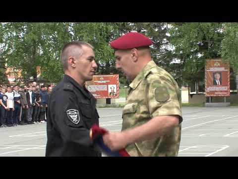 Video: What Kind Of Troops Wear A Maroon Beret
