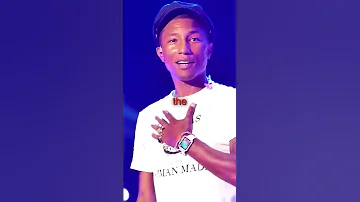 The Crows Sing Happy In Front Of Pharrell Williams Pharrelwilliams Crowd Concert Happy 