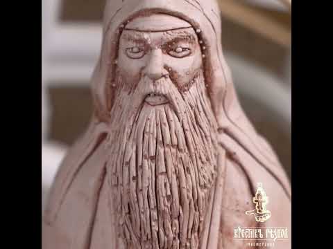 Крестик Резной удивляет